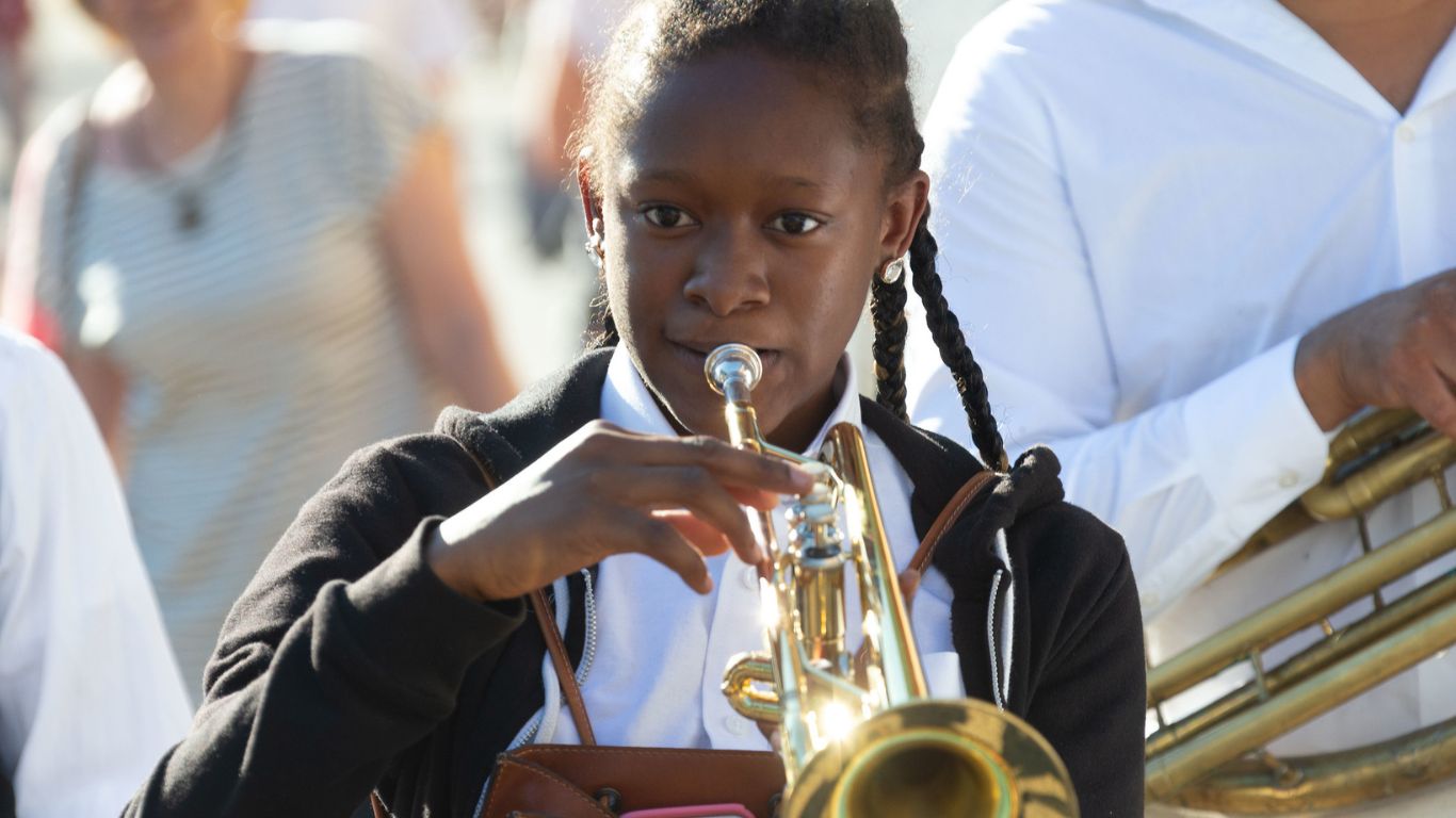 Andrew Family Brass Band - Groovin up